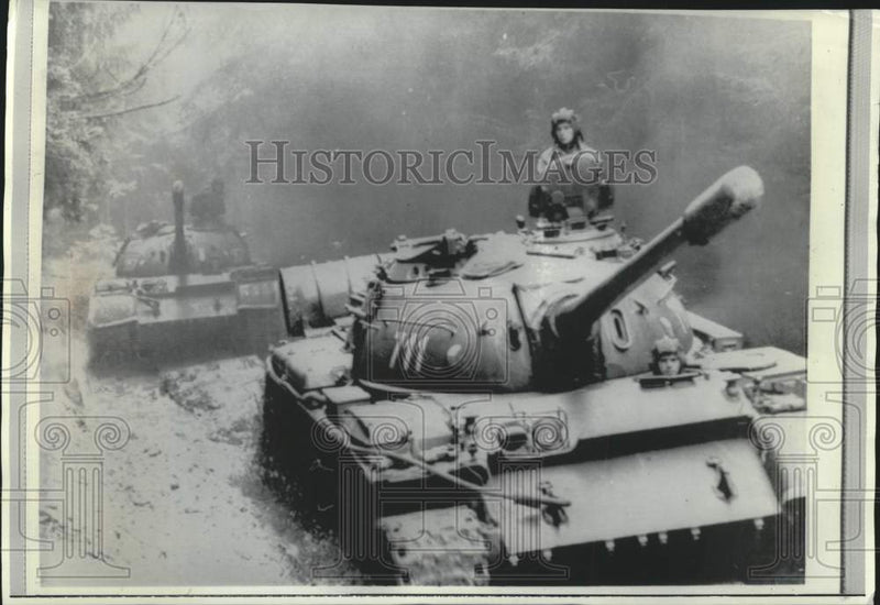 Load image into Gallery viewer, 1868 Press Photo Tank patrolling between Czechoslovakia and West Germany
