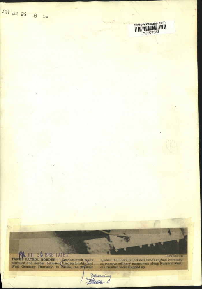 1868 Press Photo Tank patrolling between Czechoslovakia and West Germany