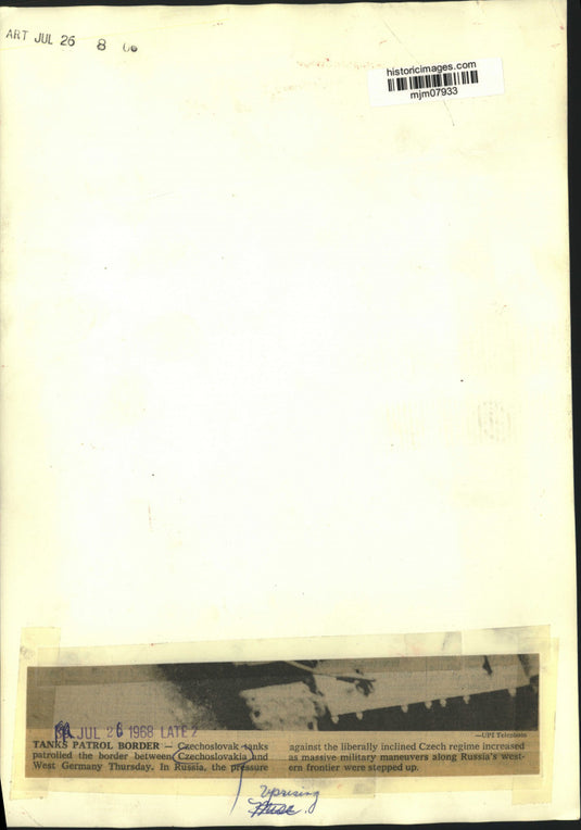 1868 Press Photo Tank patrolling between Czechoslovakia and West Germany