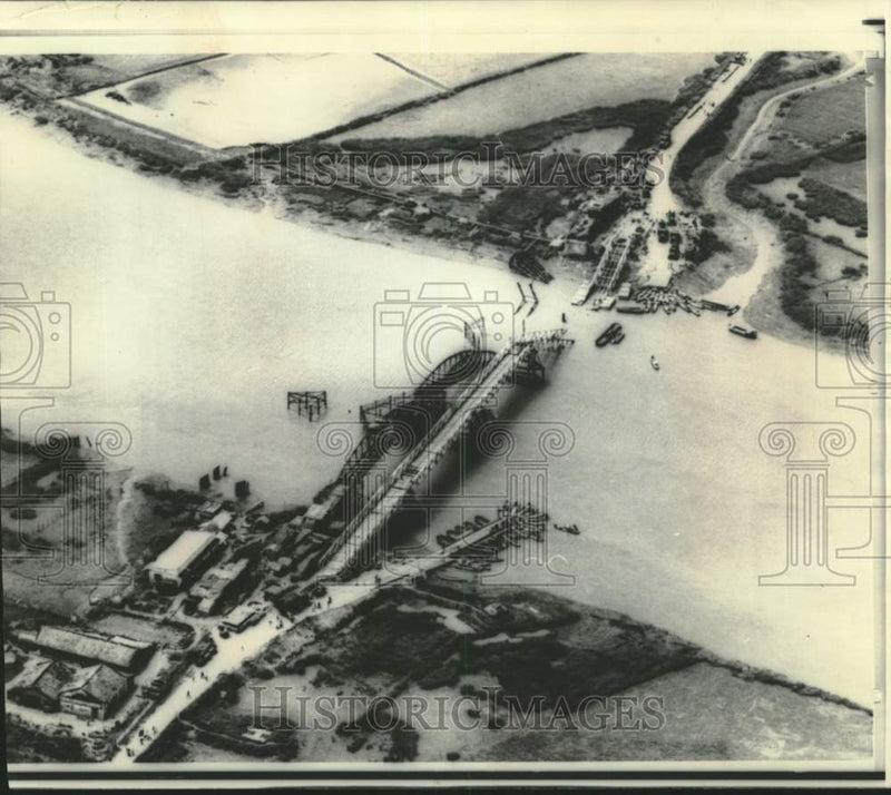 Load image into Gallery viewer, 1968 Press Photo Destroyed bridge under repair in Mekong delta, South Vietnam
