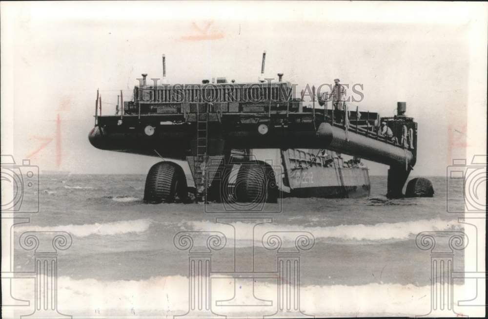 1956 Press Photo US Navy's New Retriever Craft Tested at Longview, Texas