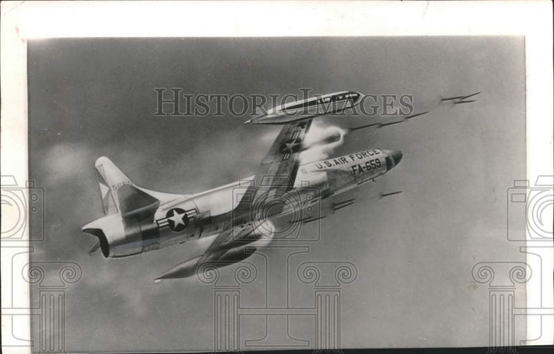 Load image into Gallery viewer, 1955 Press Photo Rockets were fired from wing pods of a Starfire interceptor
