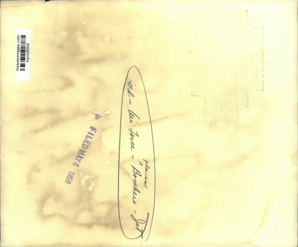 1958 Press Photo U.S. B47 jet bomber with F-86 Sabre flying in the background