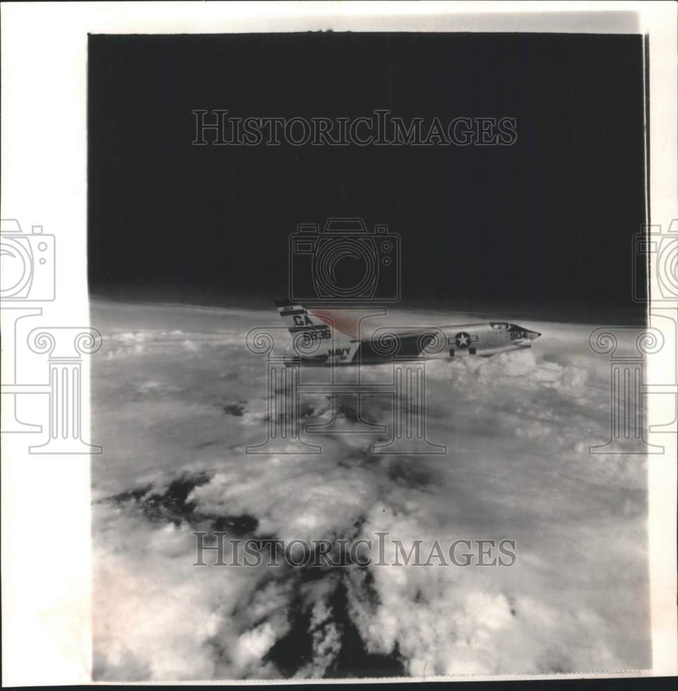 1959 Press Photo Navy reconnaissance plane over hurricane Gracie in the Atlantic