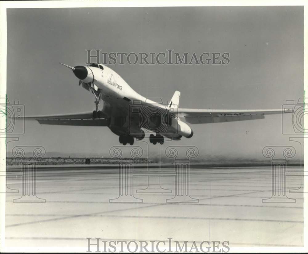 1977 Press Photo United States Air Force, B-1 Strategic Bomber Jet Plane
