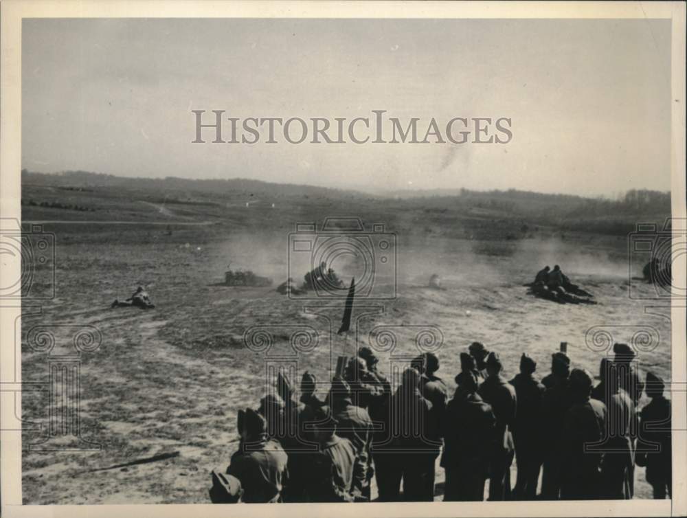 1940 Press Photo Demonstration of fire power against tanks, Fort Knox, KY