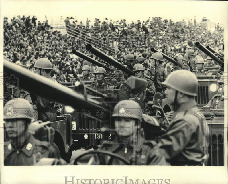 Load image into Gallery viewer, 1975 Press Photo Artillery Unit, Self Defense Force, Asaka Camp, Tokyo, Japan
