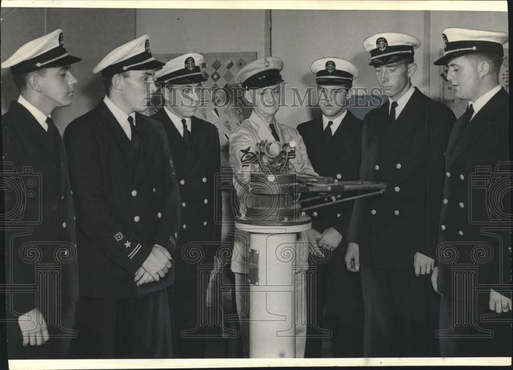 1942 Press Photo Third year students of the NROTC unit at Marquette University