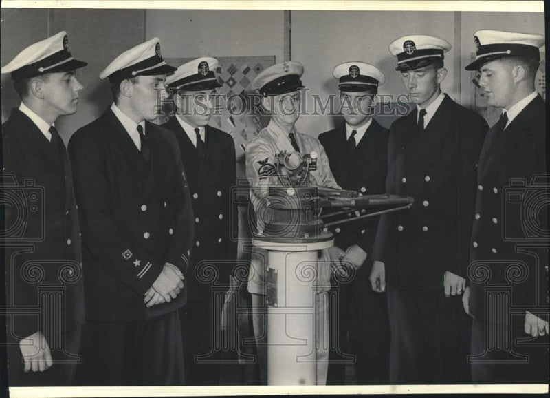 Load image into Gallery viewer, 1942 Press Photo Third year students of the NROTC unit at Marquette University
