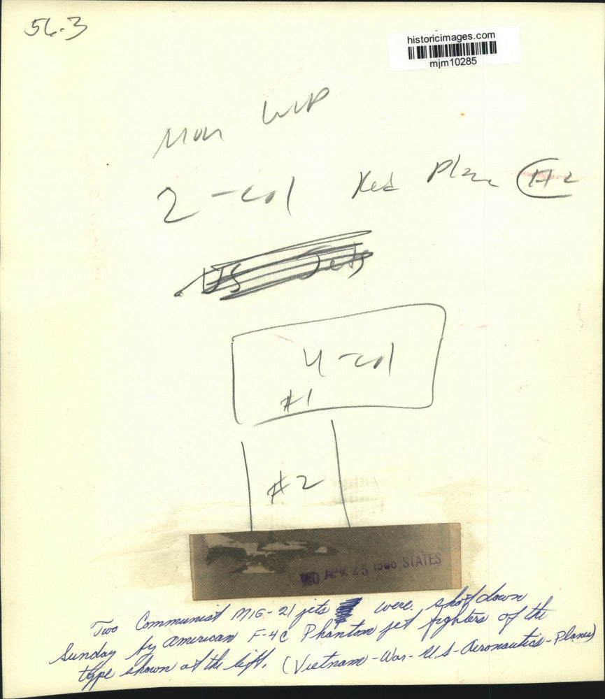 1968 Press Photo United States F-4C Phantom fighter jets refueling in mid-air.