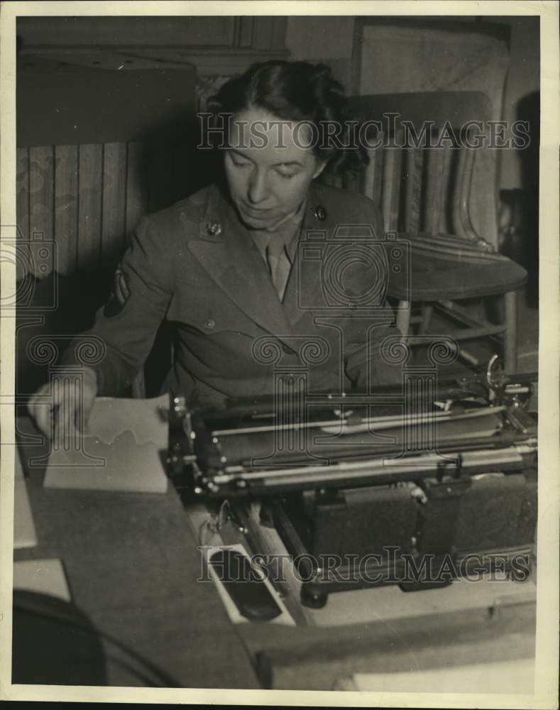 1943 Press Photo Corp. Hazel M Dayton, antiaircraft training center at Sheridan- Historic Images