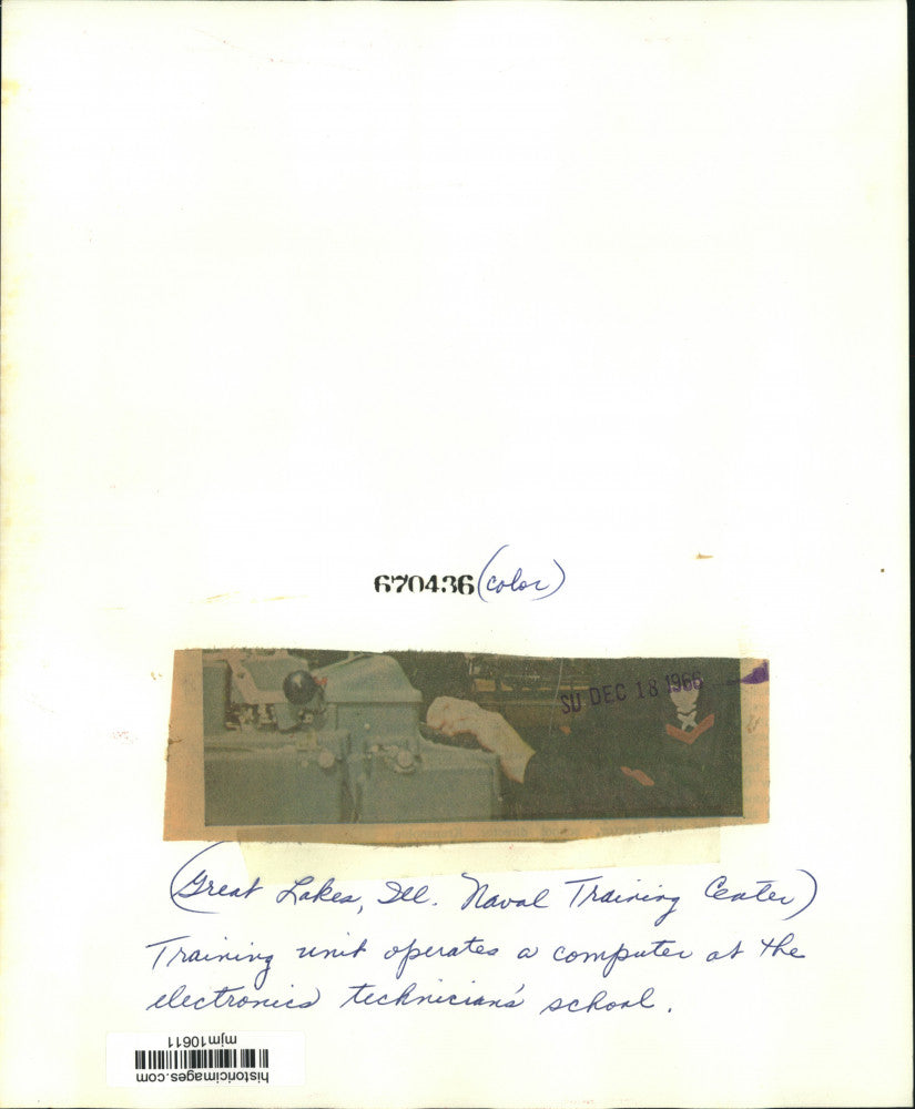 1966 Press Photo Students Operate Computer, Great Lakes Naval Training Center