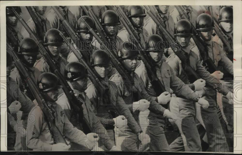 Load image into Gallery viewer, 1961 Press Photo American troops parade for review in Berlin - mjm11023
