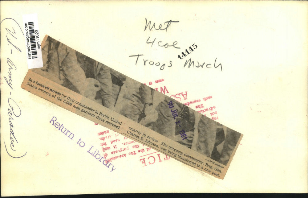 1961 Press Photo American troops parade for review in Berlin - mjm11023