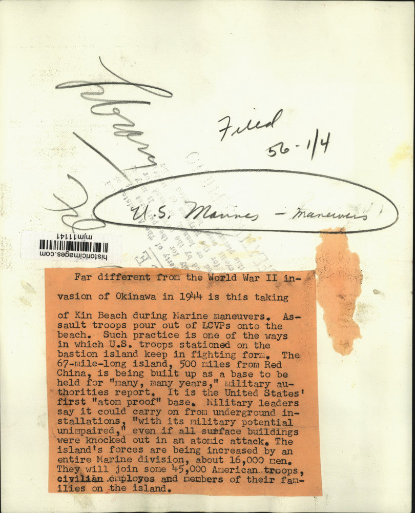 1956 Press Photo Marines stay in fighting condition practicing on Kin Beach.