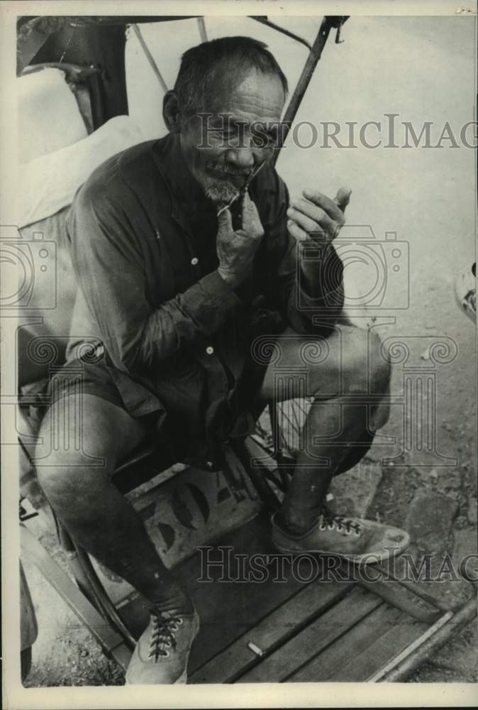 1966 Press Photo Nguyen van Thanth sat in his cycle in Saigon. - mjm11601