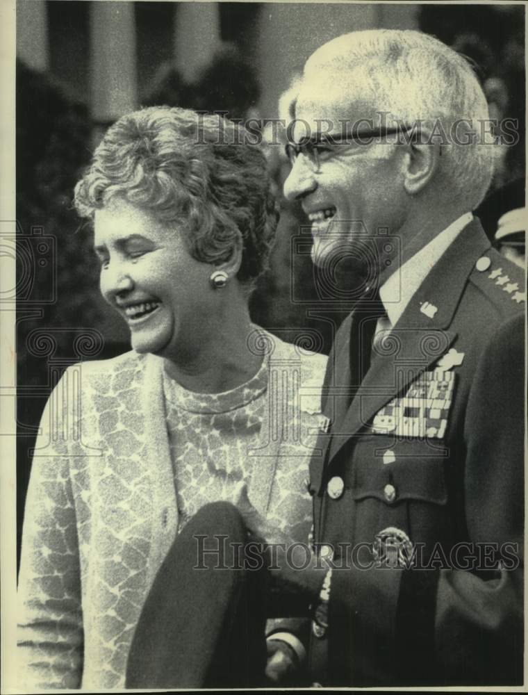 1976 Press Photo General Bernard W. Rogers &amp; wife honored at the Pentagon.
