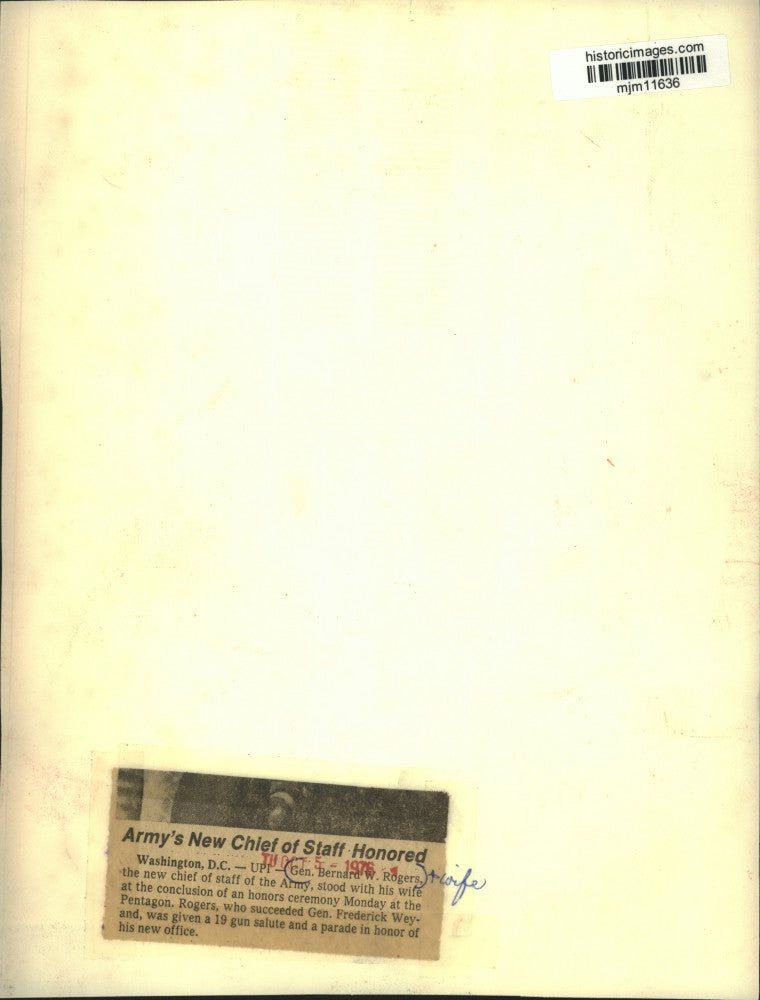 1976 Press Photo General Bernard W. Rogers & wife honored at the Pentagon.