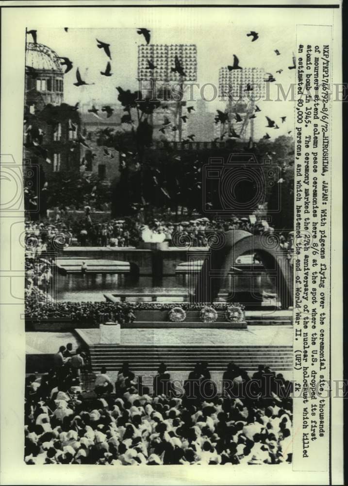 Load image into Gallery viewer, 1972 Press Photo Ceremony in Hiroshima, Japan on anniversary of atomic attack
