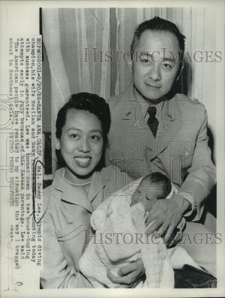 Load image into Gallery viewer, 1955 Press Photo Major Sammy Lee, Olympic diving champion, wife and their baby.
