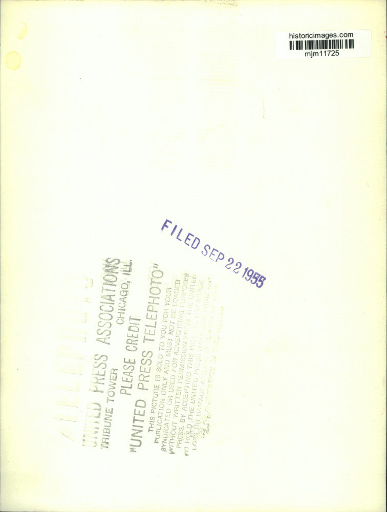 1955 Press Photo Major Sammy Lee, Olympic diving champion, wife and their baby.