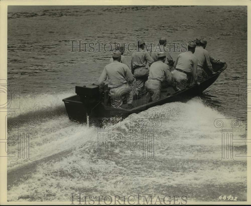 Load image into Gallery viewer, 1944 Press Photo Soldiers in Evenrude Landing Boat for United States Army
