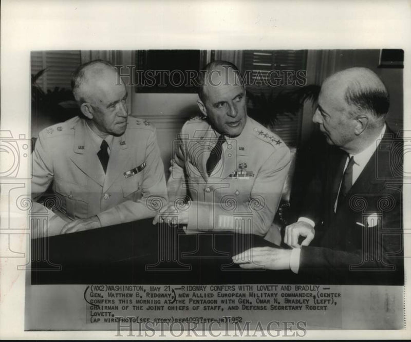 Load image into Gallery viewer, 1952 Press Photo Generals Matthew Ridgway and Omar Bradley, with Robert Lovett
