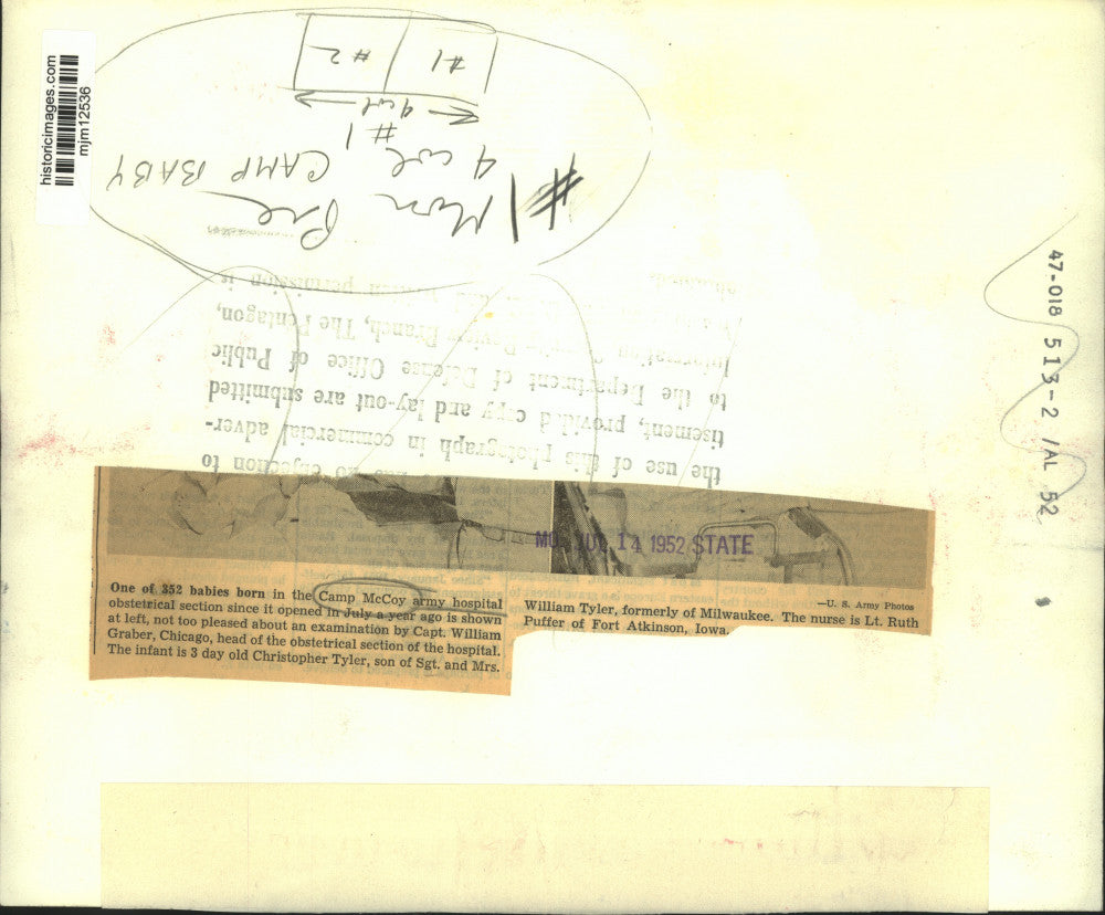 1952 Press Photo Captain Graber (R) and Lieutenant Puffer with baby, Camp McCoy.