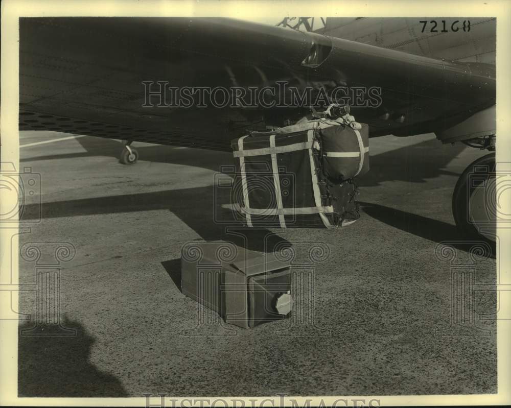 1941 Press Photo U.S. Army supply drop load with Parachute attached to plane