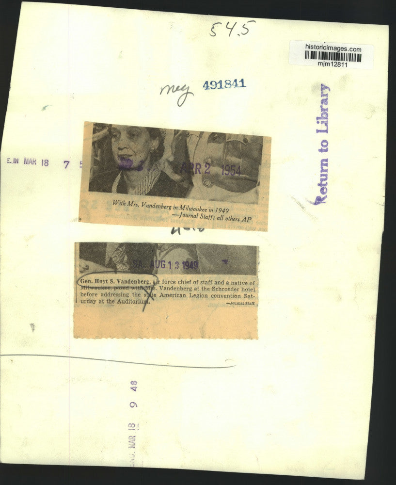 1949 Press Photo Air Force General Hoyt S Vandenberg & wife at the Auditorium