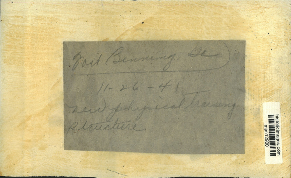 1941 Press Photo Soldiers on physical training structure, Fort Benning, Georgia