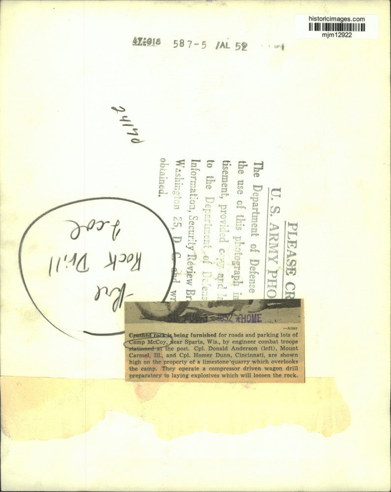 1952 Press Photo Cpl Donald Anderson and Cpl. Homer Dunn build Camp McCoy roads