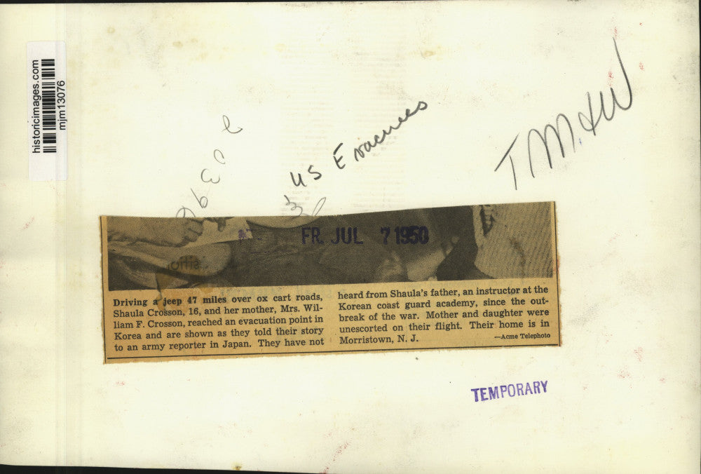 1950 Press Photo US citizens who left South Korea speak to reporter in Japan