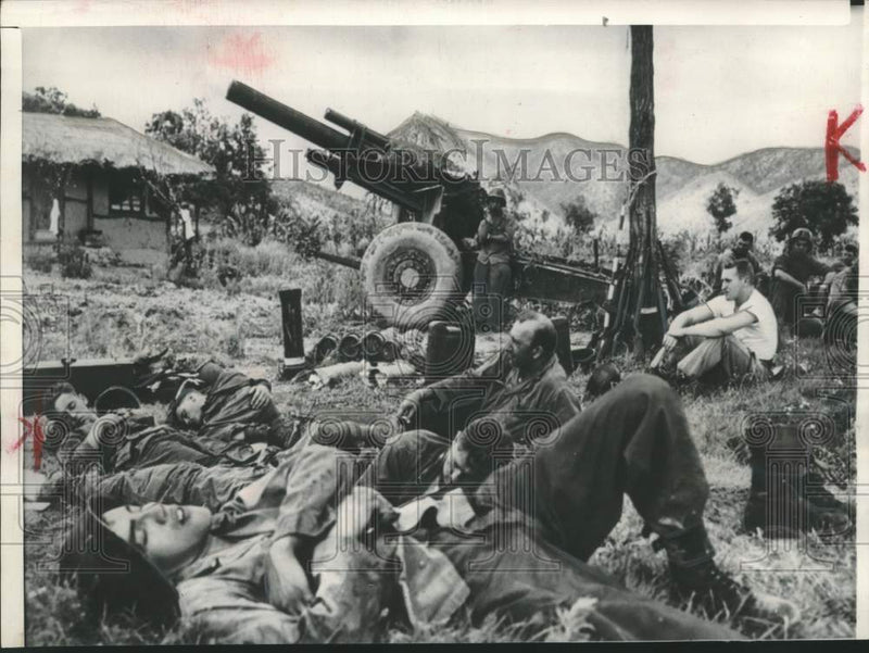 Load image into Gallery viewer, 1950 Press Photo United States troops finally get some sleep in Korea.
