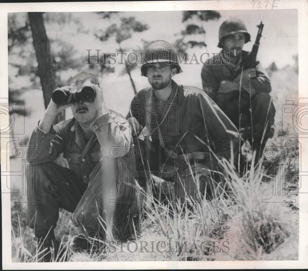 1950 Press Photo US soldiers watch as patrol flushes out enemy in Waegwan Korea.