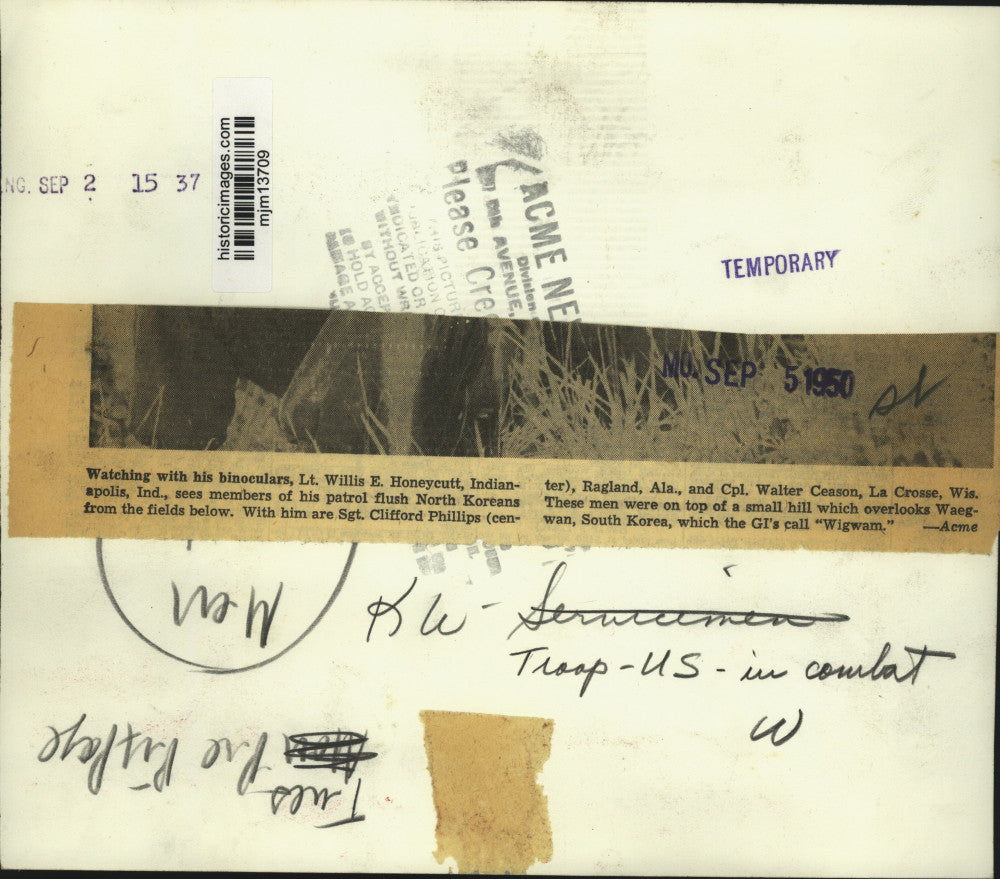 1950 Press Photo US soldiers watch as patrol flushes out enemy in Waegwan Korea.