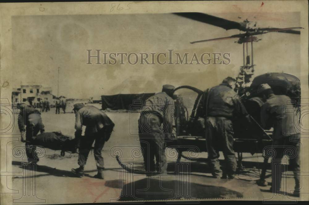 1951 Press Photo Wounded Soldier Is Removed From Helicopter, Korea - mjm13868
