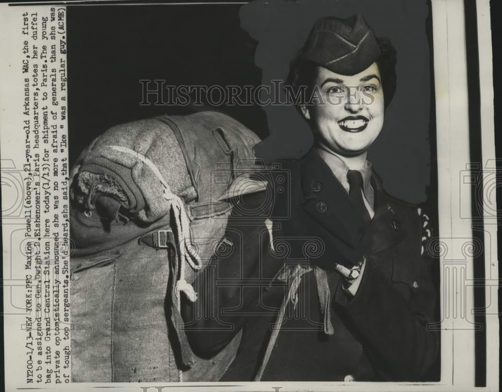 Press Photo PFC Maxine Powell Totes Duffel Bag To New York Grand Central Station- Historic Images