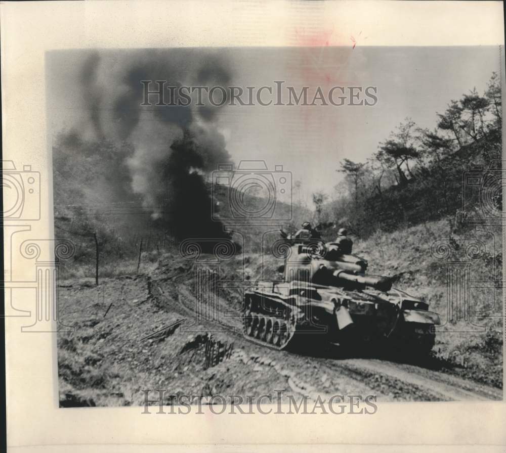 1953 Press Photo American tank on a Korean road en route to Old Baldy area.