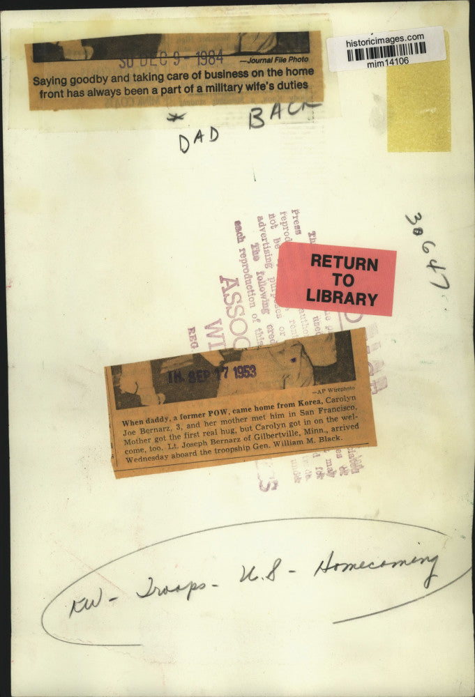 1953 Press Photo Former POW Lt Joseph Bernarz arrives Home to Wife and Daughter