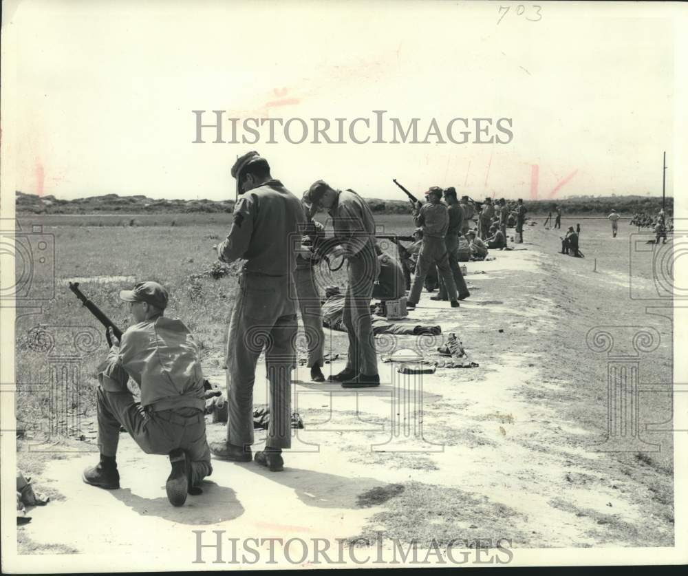 1953 Press Photo Milwaukee Marine infantry company at summer training, Virginia