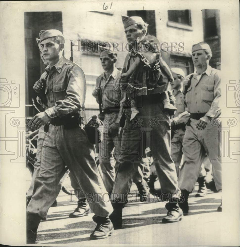 Load image into Gallery viewer, 1950 Press Photo Brenda Fay Souris Stays with her Father, an enlisted Reservist
