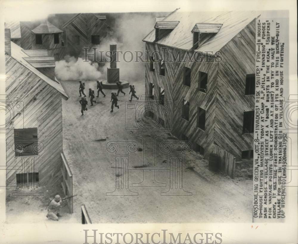 1952 Press Photo US GI's practice fighting maneuvers at Camp A.P. Hill, Virginia