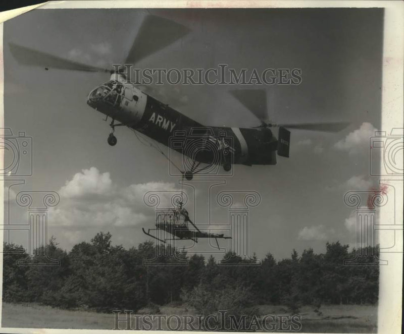 Load image into Gallery viewer, 1962 Press Photo A cargo helicopter rescuing a disabled aircraft at Camp McCoy
