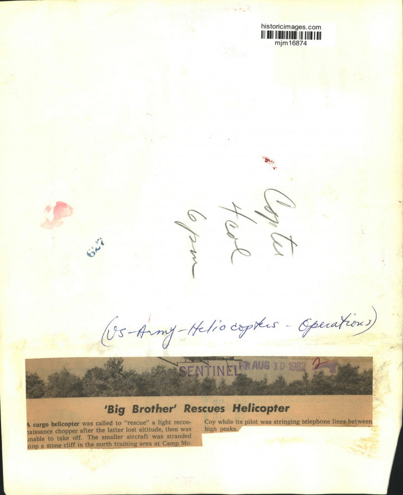 1962 Press Photo A cargo helicopter rescuing a disabled aircraft at Camp McCoy