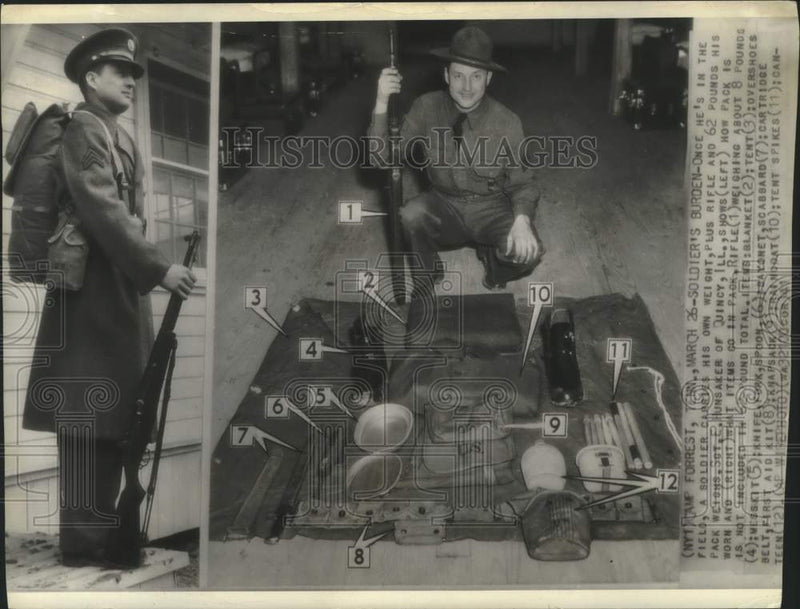 Load image into Gallery viewer, 1941 Press Photo Sergeant F. Hunsaker shows the contents of his field pack
