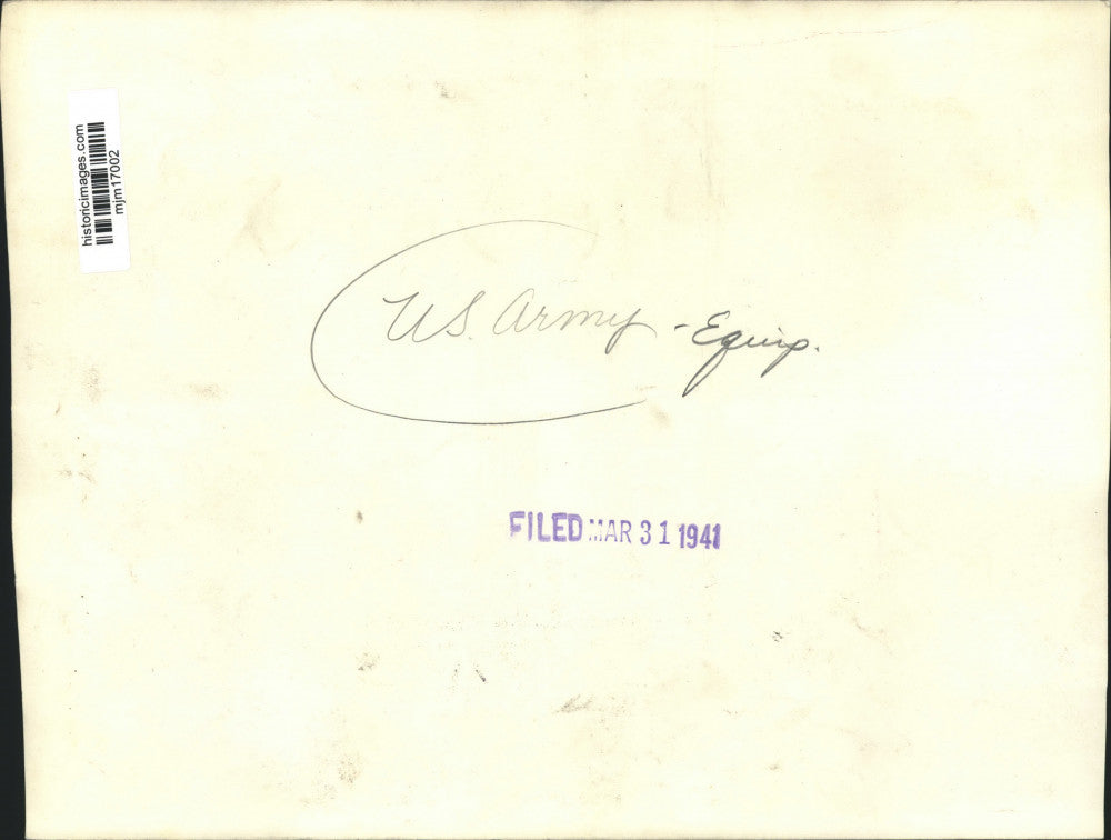 1941 Press Photo Sergeant F. Hunsaker shows the contents of his field pack