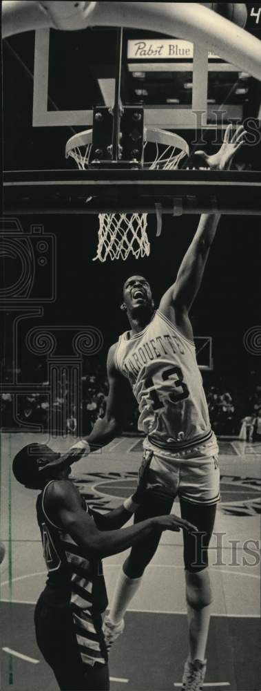 Press Photo Marquette's Walter Downing went up to score in basketball game.- Historic Images