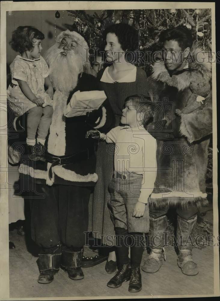 1933 Press Photo Santa Claus with children at Junior League Christmas party- Historic Images