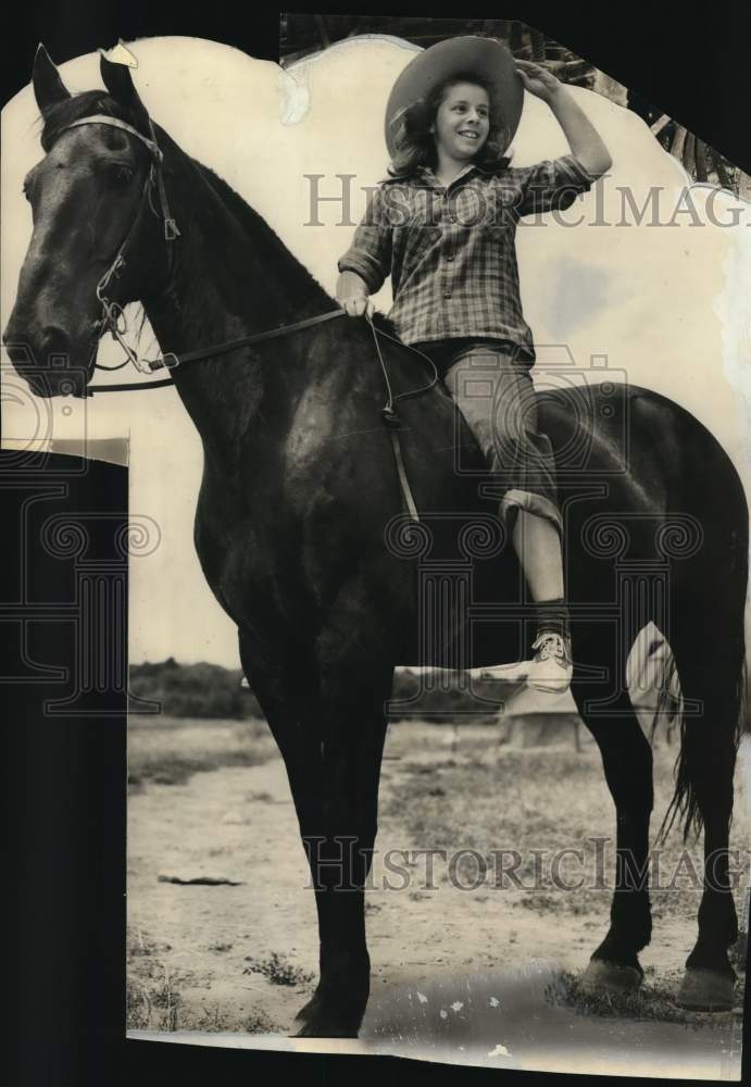 1941 Press Photo Girl sits on horse - mjo00169- Historic Images